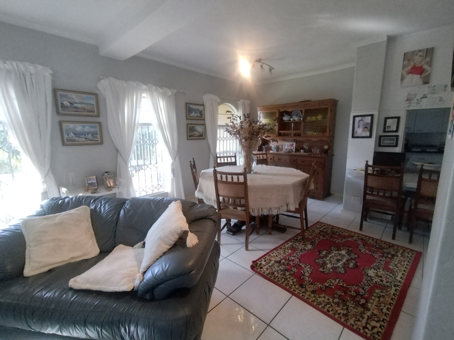 4 Bedroom Property for Sale in Wavecrest Eastern Cape
